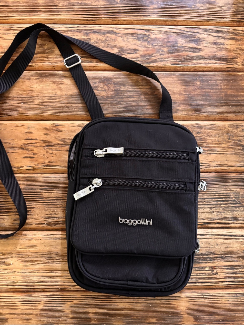 Baggallini Black Compact Crossbody Organizer